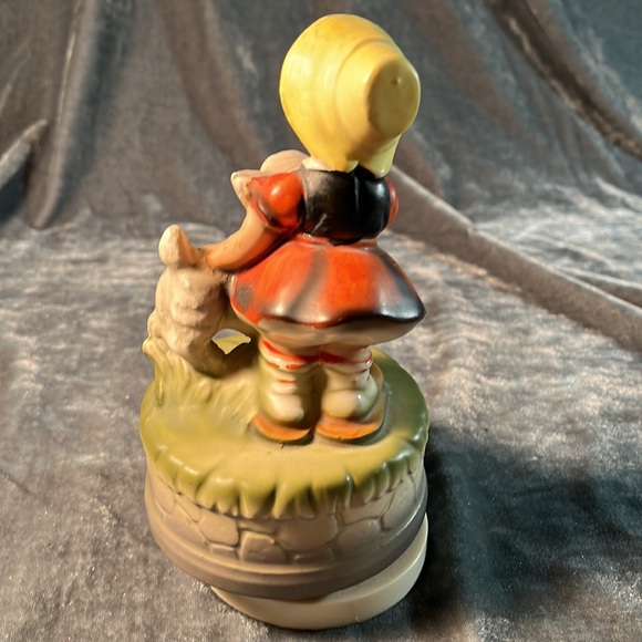 VTG Girl with Dog Music Box - Picture 4 of 4